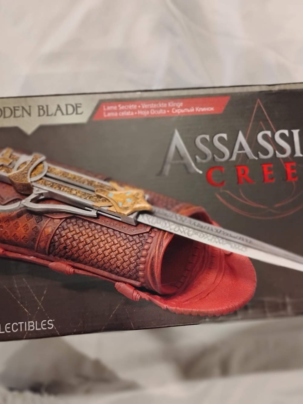 Hidden Blade Kids Action Figure Accessory - Red and Gold